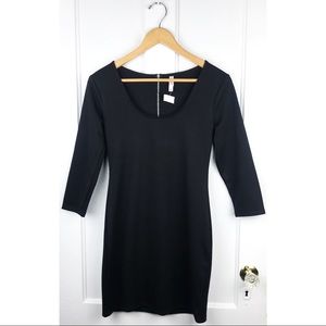NWT : Xhilaration : size : M : 3/4 sleeve black bodycon mini little black dress
